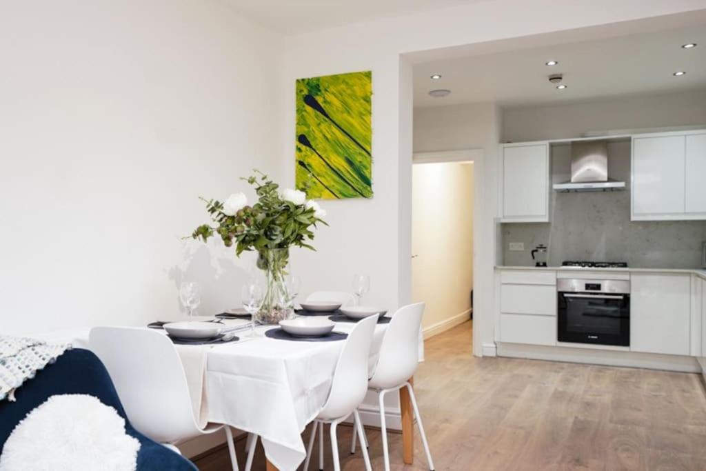 Newly Renovated Modern 4 Bed 3 Bath Apartment לונדון מראה חיצוני תמונה