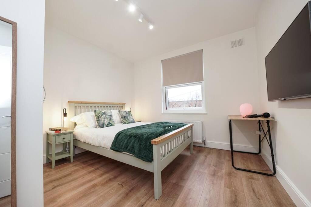 Newly Renovated Modern 4 Bed 3 Bath Apartment לונדון מראה חיצוני תמונה